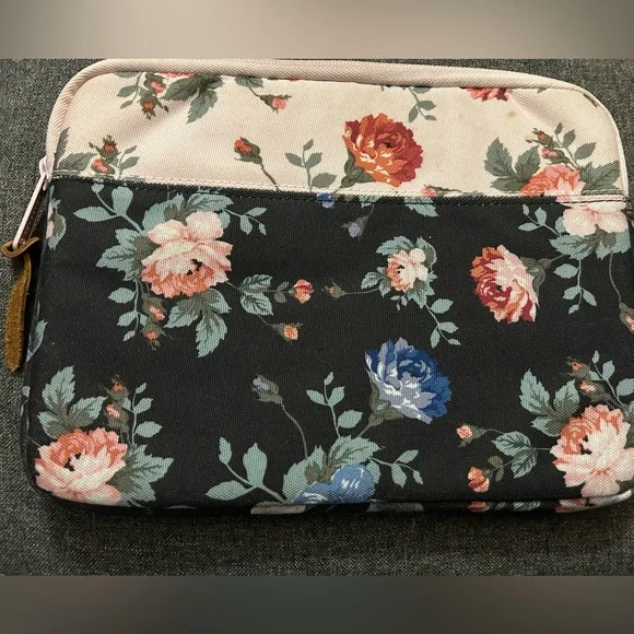 Herschel Tablet/eReader Case - Picture 2 of 3